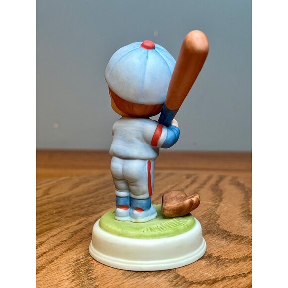 Vintage 1987 Avon Joan Walsh Anglund Porcelain Figurine "Home Run" - Picture 3 of 8